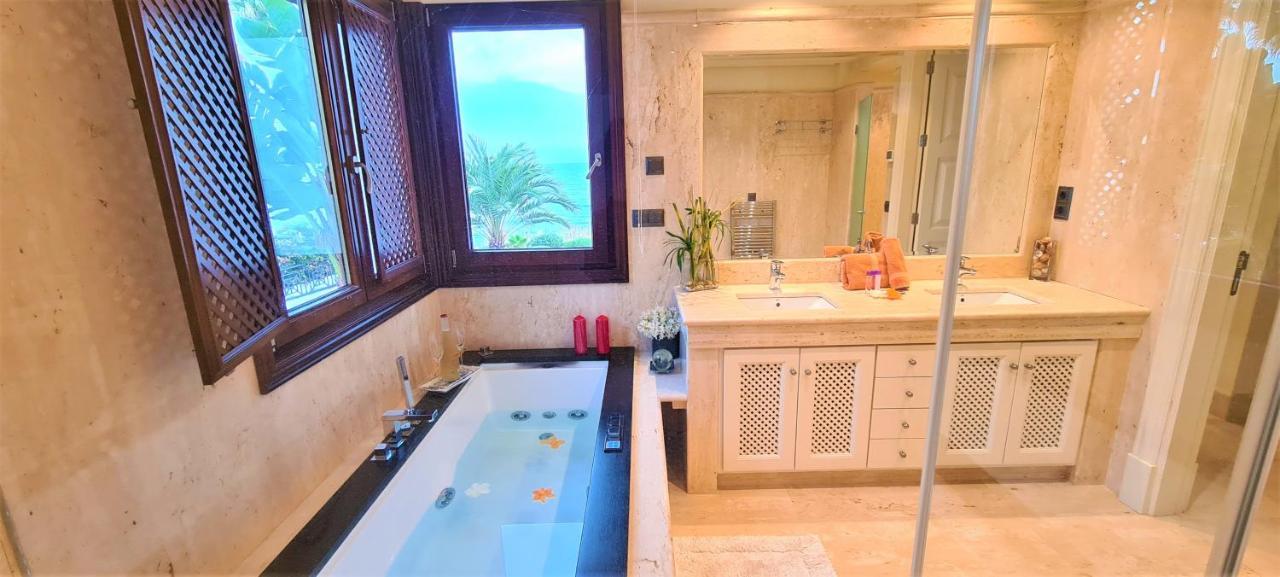 Luxury Apartment Frontal Beach In Doncella Beach Estepona Extérieur photo